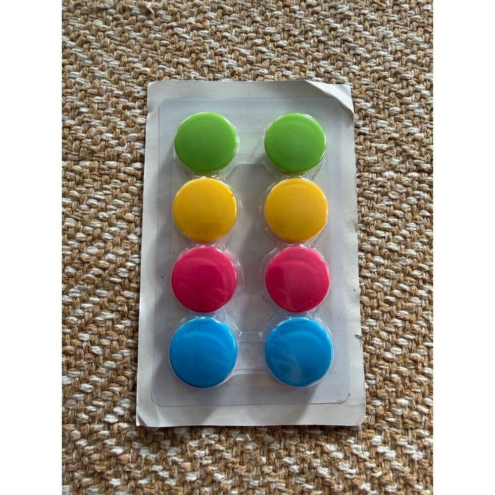 Circular multicolored pack of magnets
